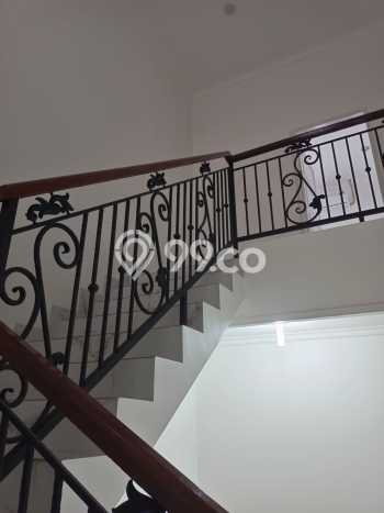 Ready to Use! Premium House LT 195m2 Desain Modern di Joglo Ready to Use! Premium House LT 195m2 Desain Modern di Joglo