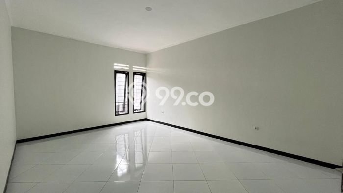 Dijual Hunian Rumah Terawat 4 Kamar di Bandung Barat, Bandung Dijual Hunian Rumah Terawat 4 Kamar di Bandung Barat, Bandung