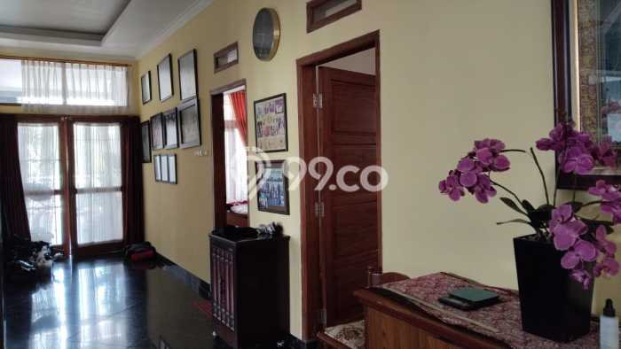 Rumah Elit Modern Siap Huni di Ciumbuleuit Bandung Rumah Elit Modern Siap Huni di Ciumbuleuit Bandung