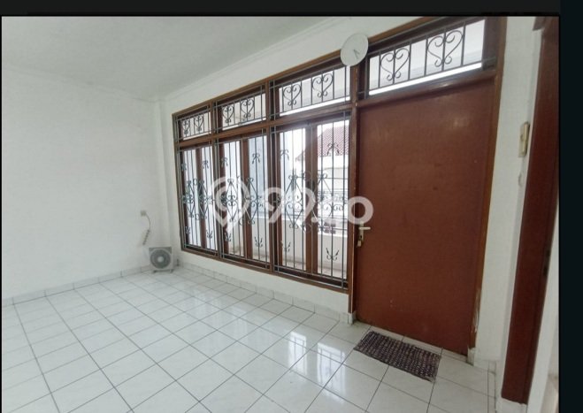 Hunian Mewah LB 300m2 Siap Pakai Desain Elegan di Tomang, Jakarta Barat Hunian Mewah LB 300m2 Siap Pakai Desain Elegan di Tomang, Jakarta Barat