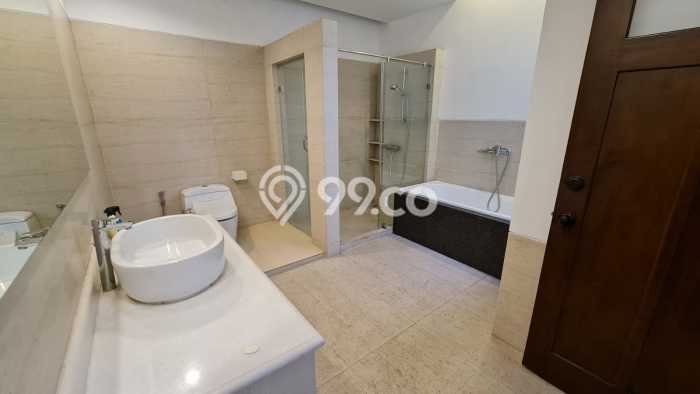 Lokasi strategis! Rumah siap huni disewakan di Menteng LB 440m2 Lokasi strategis! Rumah siap huni disewakan di Menteng LB 440m2