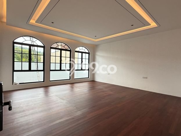 Rumah Mewah LB 490m2 Siap Huni Desain Elegan di Batam Centre, Batam Rumah Mewah LB 490m2 Siap Huni Desain Elegan di Batam Centre, Batam