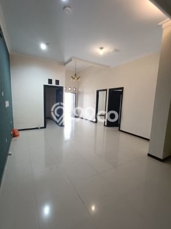 Disewakan! Rumah 3 Kamar Tidur &
1 Kamar Mandi di Batam Centre, Batam Disewakan! Rumah 3 Kamar Tidur &
1 Kamar Mandi di Batam Centre, Batam