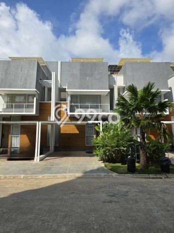 Lokasi strategis! Rumah siap huni disewakan di Batam Kota LB 135m2 Lokasi strategis! Rumah siap huni disewakan di Batam Kota LB 135m2