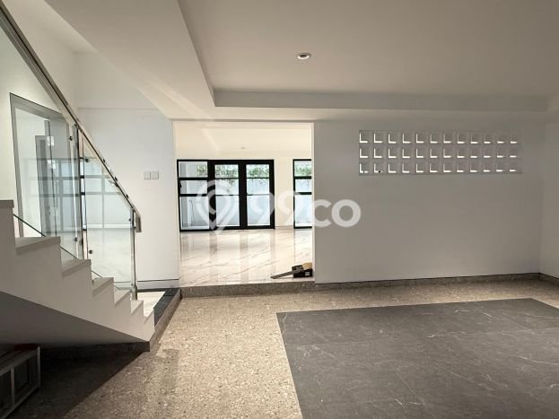 Rumah Mewah LB 490m2 Siap Huni Desain Elegan di Batam Centre, Batam Rumah Mewah LB 490m2 Siap Huni Desain Elegan di Batam Centre, Batam
