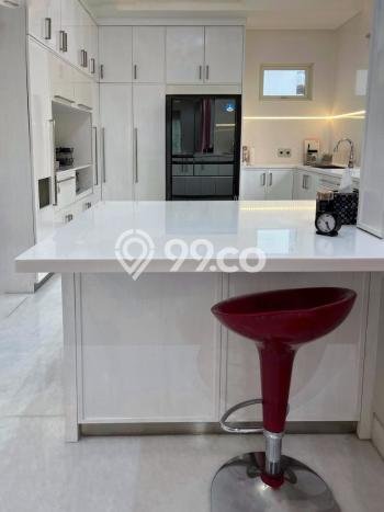 Rumah Nyaman dengan 6 Kamar Tidur dan 5 Kamar Mandi di Area Bintaro, Tangerang Selatan Rumah Nyaman dengan 6 Kamar Tidur dan 5 Kamar Mandi di Area Bintaro, Tangerang Selatan
