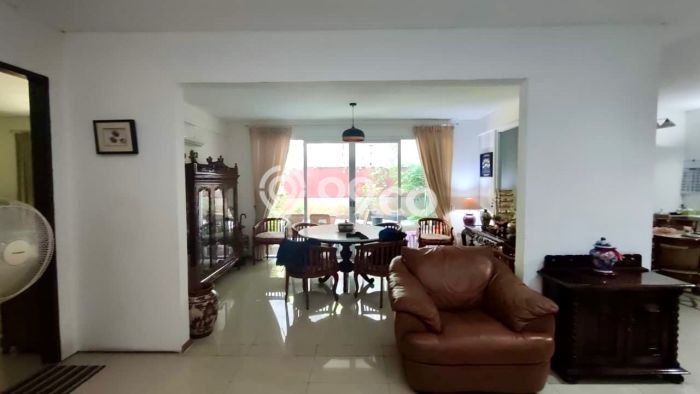 Rumah Mewah LB 676m2 Siap Pakai Desain Elegan di Bintaro, Tangerang Selatan Rumah Mewah LB 676m2 Siap Pakai Desain Elegan di Bintaro, Tangerang Selatan