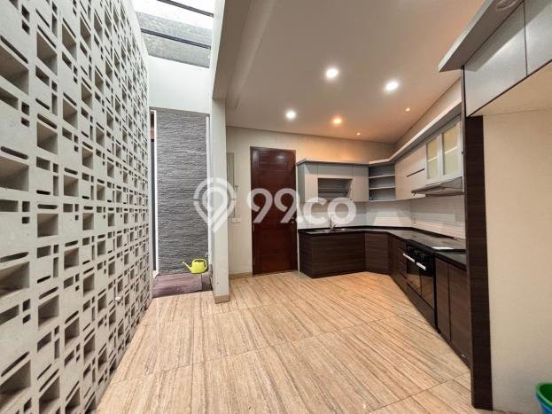 Siap Huni Hunian Elit 5 Kamar di BSD Dekat ke Mana Pun Siap Huni Hunian Elit 5 Kamar di BSD Dekat ke Mana Pun