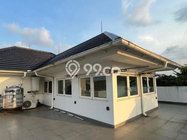 Rumah Nyaman dengan 6 Kamar Tidur dan 5 Kamar Mandi di Area Bintaro, Tangerang Selatan Rumah Nyaman dengan 6 Kamar Tidur dan 5 Kamar Mandi di Area Bintaro, Tangerang Selatan