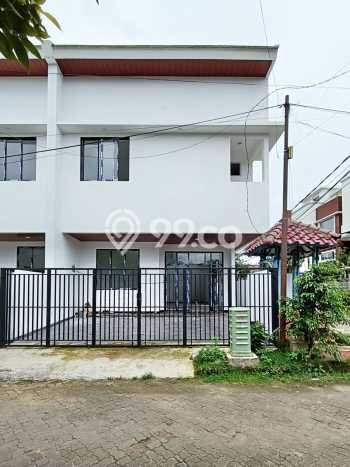 Rumah Strategis Minimalis Lb 205m2 di BSD, Tangerang Selatan Rumah Strategis Minimalis Lb 205m2 di BSD, Tangerang Selatan