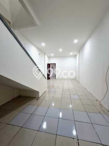 LOKASI STRATEGIS! Ruko For Rent di Kemang, Luas 112m², Area Berkembang LOKASI STRATEGIS! Ruko For Rent di Kemang, Luas 112m², Area Berkembang