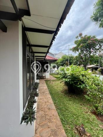 Rumah Mewah LB 300m2 Siap Pakai Desain Elegan di Bintaro, Tangerang Selatan Rumah Mewah LB 300m2 Siap Pakai Desain Elegan di Bintaro, Tangerang Selatan