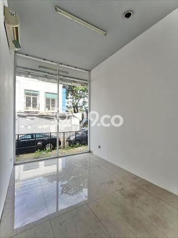 LOKASI STRATEGIS! Kantor Kawasan Kebayoran Lama, Luas 600m2m², Area Komersial, Mainroad LOKASI STRATEGIS! Kantor Kawasan Kebayoran Lama, Luas 600m2m², Area Komersial, Mainroad