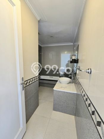 Jual Rumah Luas Megah Dengan View Eksklusif di Bintaro, Tangerang Selatan Jual Rumah Luas Megah Dengan View Eksklusif di Bintaro, Tangerang Selatan