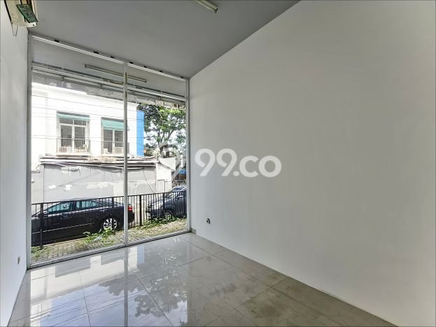 LOKASI STRATEGIS! Kantor Kawasan Kebayoran Lama, Luas 600m2m², Area Komersial, Mainroad LOKASI STRATEGIS! Kantor Kawasan Kebayoran Lama, Luas 600m2m², Area Komersial, Mainroad