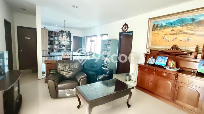 Rumah Mewah LB 676m2 Siap Pakai Desain Elegan di Bintaro, Tangerang Selatan Rumah Mewah LB 676m2 Siap Pakai Desain Elegan di Bintaro, Tangerang Selatan