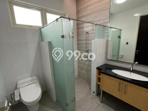 Rumah Nyaman dengan 6 Kamar Tidur dan 5 Kamar Mandi di Area Bintaro, Tangerang Selatan Rumah Nyaman dengan 6 Kamar Tidur dan 5 Kamar Mandi di Area Bintaro, Tangerang Selatan