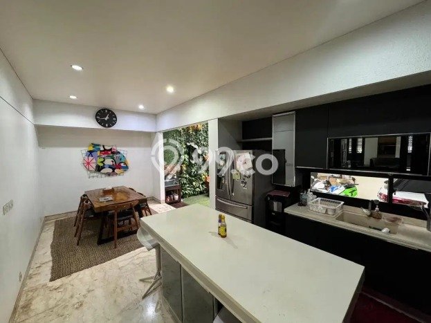 Rumah Mewah LB 326m2 Siap Huni Desain Elegan di Cikutra, Bandung Rumah Mewah LB 326m2 Siap Huni Desain Elegan di Cikutra, Bandung