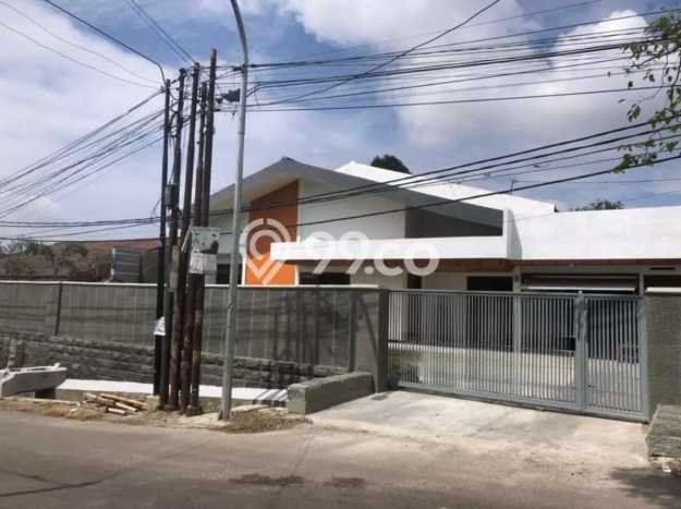 Rumah Elit Modern Tanpa Renovasi di Setra Sari Bandung Rumah Elit Modern Tanpa Renovasi di Setra Sari Bandung