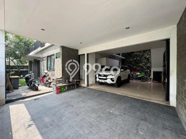 Rumah Mewah LB 326m2 Siap Huni Desain Elegan di Cikutra, Bandung Rumah Mewah LB 326m2 Siap Huni Desain Elegan di Cikutra, Bandung