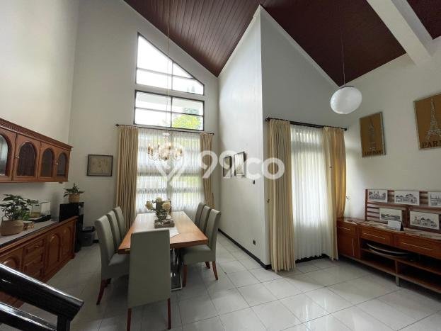 Rumah area Ciumbuleuit, 5 KT, Area Strategis, LT 530m² LB 350m² Rumah area Ciumbuleuit, 5 KT, Area Strategis, LT 530m² LB 350m²