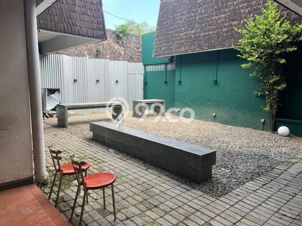 Rumah Tenang di Ciumbuleuit, 3 KT, LT 720m² Bangunan 450m² Rumah Tenang di Ciumbuleuit, 3 KT, LT 720m² Bangunan 450m²