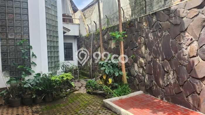 Rumah Elit Modern Tanpa Renovasi di Cikutra Bandung Rumah Elit Modern Tanpa Renovasi di Cikutra Bandung