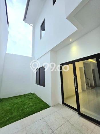 Rumah Luas Asri 4 KT Siap Pakai di Bintaro Tangerang Selatan Rumah Luas Asri 4 KT Siap Pakai di Bintaro Tangerang Selatan