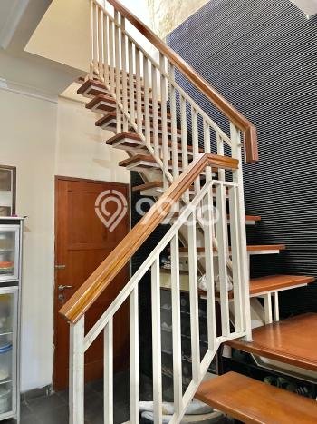 Rumah Luxury Modern Tanpa Renovasi di Cirendeu Jakarta Selatan Rumah Luxury Modern Tanpa Renovasi di Cirendeu Jakarta Selatan