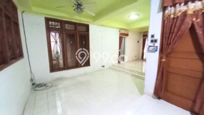 Rumah Asri area Tebet, 4 KT, Lingkungan Tenang, LT 165m² LB 110m² Rumah Asri area Tebet, 4 KT, Lingkungan Tenang, LT 165m² LB 110m²