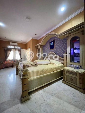 Hunian Mewah LB 250m2 Siap Pakai Desain Elegan di Bintaro, Tangerang Selatan Hunian Mewah LB 250m2 Siap Pakai Desain Elegan di Bintaro, Tangerang Selatan