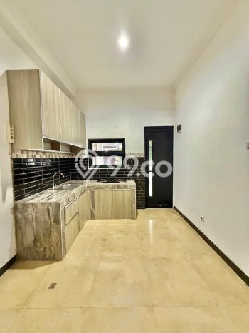 Rumah Luas Asri 3 KT Siap Pakai di Bintaro Tangerang Selatan Rumah Luas Asri 3 KT Siap Pakai di Bintaro Tangerang Selatan