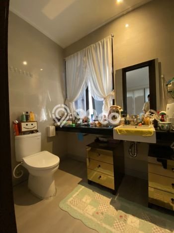 Disewakan! Rumah 3 Kamar Tidur &
3 Kamar Mandi di Pantai Indah Kapuk 2, Jakarta Utara Disewakan! Rumah 3 Kamar Tidur &
3 Kamar Mandi di Pantai Indah Kapuk 2, Jakarta Utara