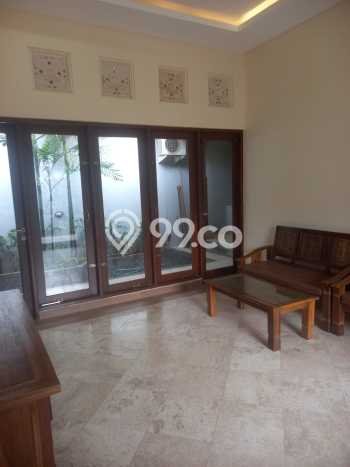 Vila Strategis Kawasan , Area 200m2m², Posisi Strategis dengan akses bagus Vila Strategis Kawasan , Area 200m2m², Posisi Strategis dengan akses bagus