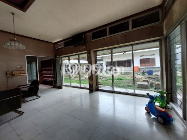 Rumah Mewah LB 850m2 Siap Huni Desain Elegan di Simpang Lima, Semarang Rumah Mewah LB 850m2 Siap Huni Desain Elegan di Simpang Lima, Semarang