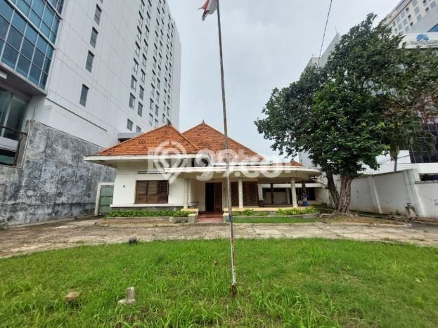 Rumah Mewah LB 850m2 Siap Huni Desain Elegan di Simpang Lima, Semarang Rumah Mewah LB 850m2 Siap Huni Desain Elegan di Simpang Lima, Semarang