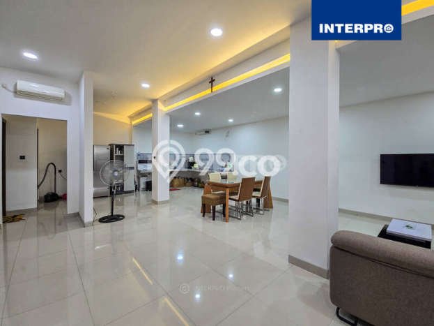 Jual Rumah Luas Elegan Dengan View Eksklusif di Duri Kepa, Jakarta Barat Jual Rumah Luas Elegan Dengan View Eksklusif di Duri Kepa, Jakarta Barat