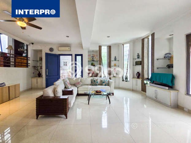 Rumah Elit Modern Tanpa Renovasi di Puri Indah Jakarta Barat Rumah Elit Modern Tanpa Renovasi di Puri Indah Jakarta Barat