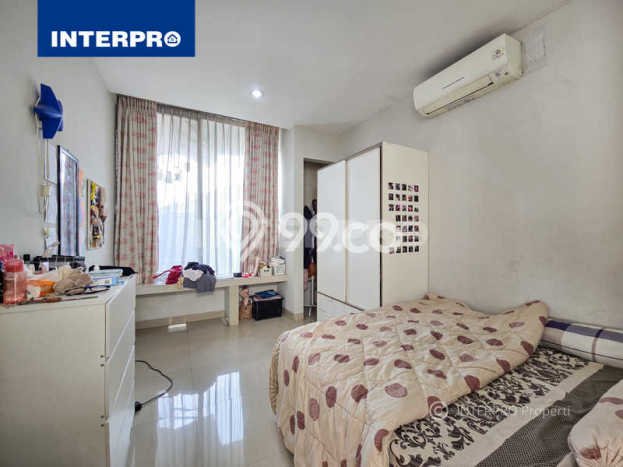 Jual Rumah Luas Megah Dengan View Eksklusif di Meruya, Jakarta Barat Jual Rumah Luas Megah Dengan View Eksklusif di Meruya, Jakarta Barat