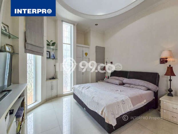Rumah Elit Modern Tanpa Renovasi di Puri Indah Jakarta Barat Rumah Elit Modern Tanpa Renovasi di Puri Indah Jakarta Barat