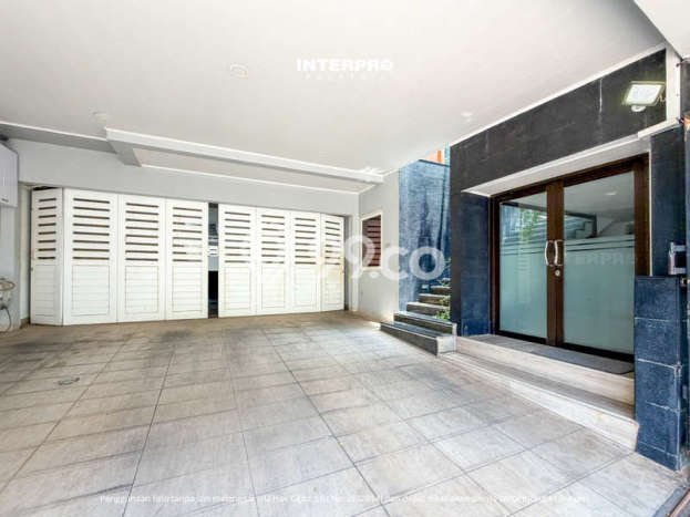 Rumah Elit LB 1000m2 Siap Pakai Desain Elegan di Green garden, Jakarta Barat Rumah Elit LB 1000m2 Siap Pakai Desain Elegan di Green garden, Jakarta Barat