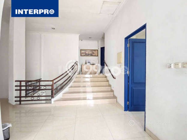 Rumah Elit Modern Tanpa Renovasi di Puri Indah Jakarta Barat Rumah Elit Modern Tanpa Renovasi di Puri Indah Jakarta Barat