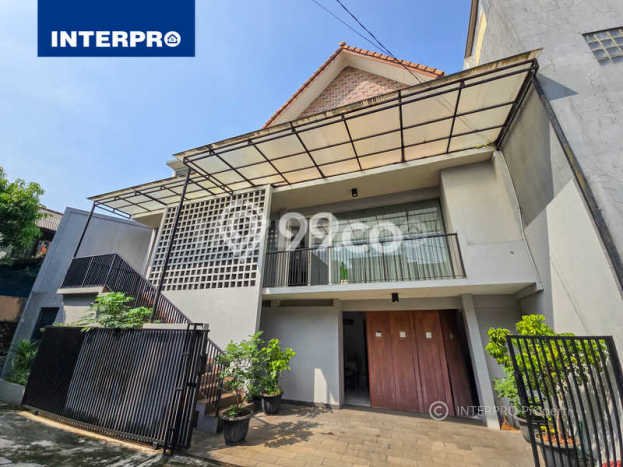 Jual Rumah Luas Megah Dengan View Eksklusif di Meruya, Jakarta Barat Jual Rumah Luas Megah Dengan View Eksklusif di Meruya, Jakarta Barat
