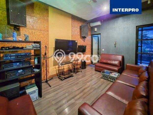 Hunian Mewah Dijual LT 240m2 di Kebon Jeruk, Jakarta Barat Hunian Mewah Dijual LT 240m2 di Kebon Jeruk, Jakarta Barat