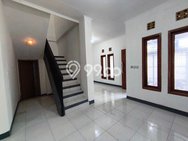 PROPERTI PILIHAN! Rumah area , LT 142m2m² Bangunan 286m2m² PROPERTI PILIHAN! Rumah area , LT 142m2m² Bangunan 286m2m²