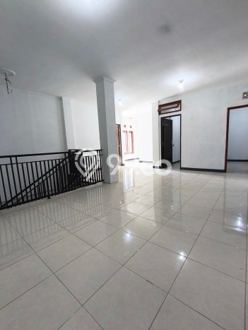 PROPERTI PILIHAN! Rumah area , LT 142m2m² Bangunan 286m2m² PROPERTI PILIHAN! Rumah area , LT 142m2m² Bangunan 286m2m²