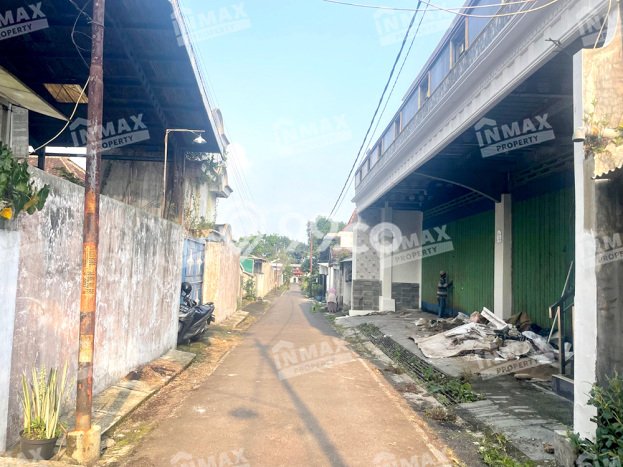 Rumah Strategis Modern Lb 506m2 di Singosari, Malang Rumah Strategis Modern Lb 506m2 di Singosari, Malang