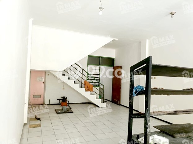 Area Ramai! Ruko Dijual di Klojen untuk Bisnis Luas Bangunan 188m2 Area Ramai! Ruko Dijual di Klojen untuk Bisnis Luas Bangunan 188m2
