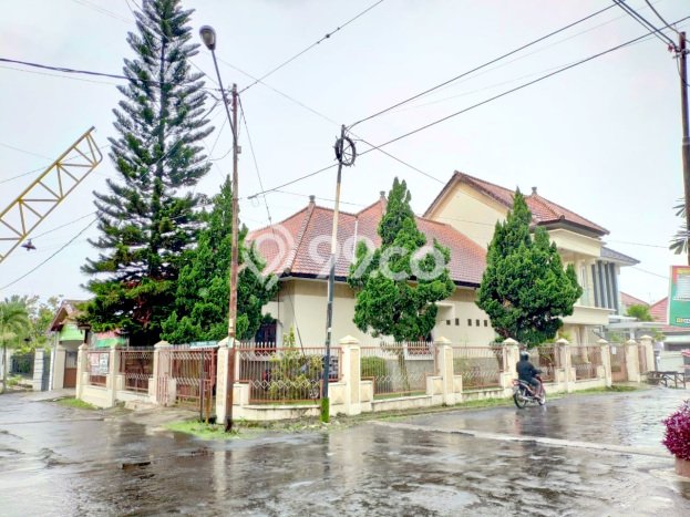 Hunian Mewah LB 525m2 Siap Pakai Desain Elegan di Tidar, Malang Hunian Mewah LB 525m2 Siap Pakai Desain Elegan di Tidar, Malang