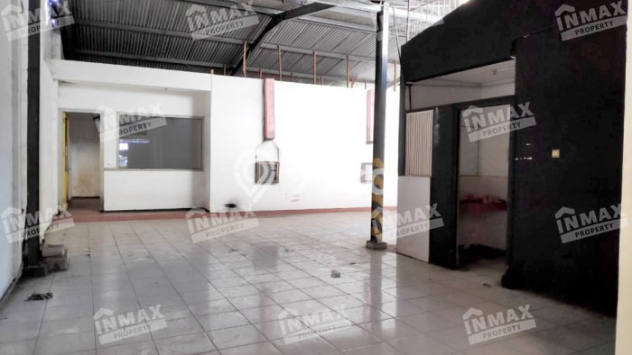 Gudang Kawasan Niaga di Blimbing, Luas 300m2m², Siap Operasional Gudang Kawasan Niaga di Blimbing, Luas 300m2m², Siap Operasional